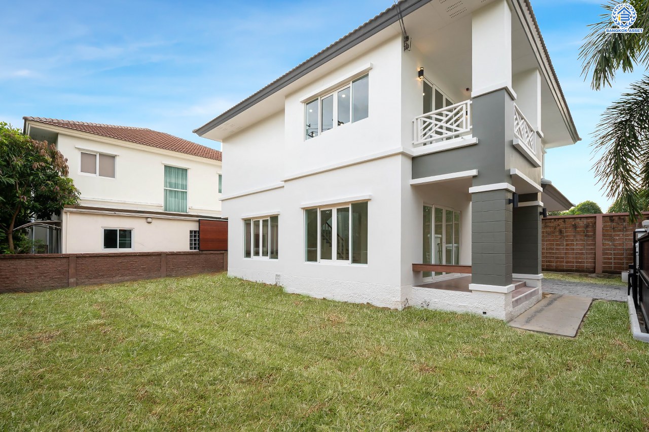 บ้านมือสองตกแต่งใหม่ แบรนด์ Q.House โครงการ คาซ่าแกรนด์ รัตนาธิเบศร์-ราชพฤกษ์ หลังมุม เนื้อที่ 87.5 ตร.ว. ฟังก์ชัน 3 ห้องนอน 4 ห้องน้ำ จอดรถได้ 2 คัน พร้อม Facilities ครบครัน บนทำเลเดินทางสะดวก ติดถนนราชพฤกษ์ ใกล้เซ็นทรัลเวสต์เกต และรถไฟฟ้าสายสีม่วง "สถานีบางรักใหญ่"